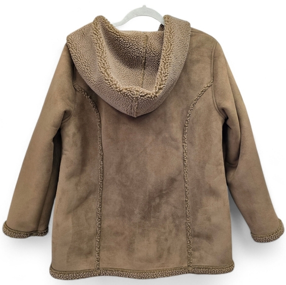L.L. Bean Women's Hooded Faux Suede Sherpa Toggle Med Petite Tan Winter Jacket - Picture 2 of 7